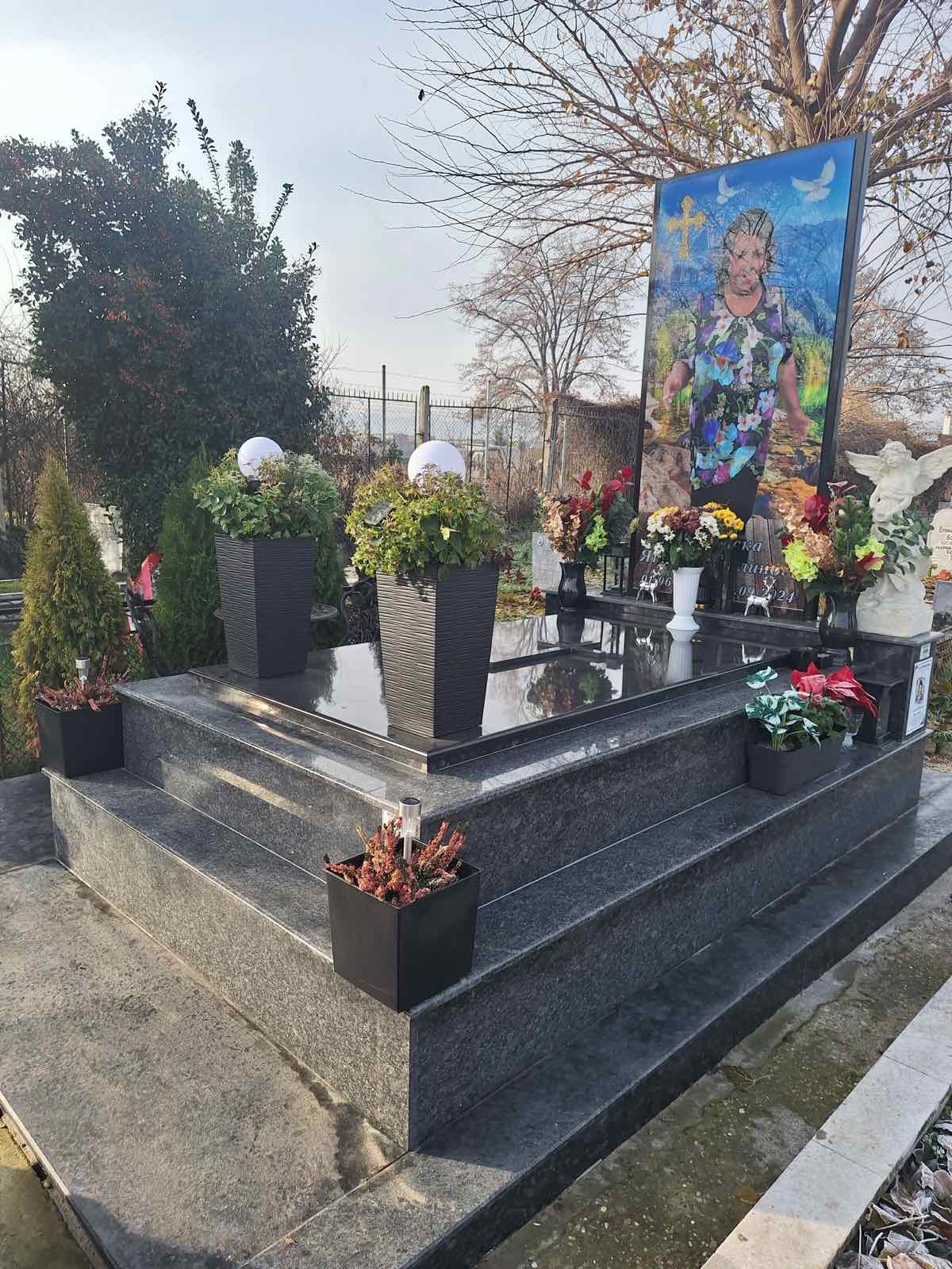 Премиум гробно място от черен гранит